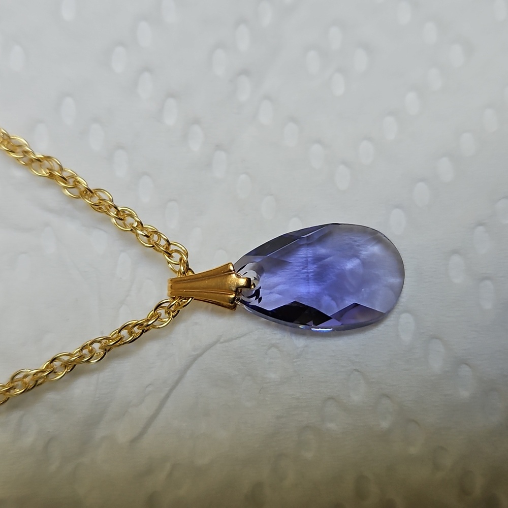 Pale Purple Colored Crystal Faceted Necklace -  Goldtone Chain Included NWOT
